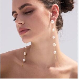 NWOT cult Gaia Elegant Gold and Pearl Drop Earrings